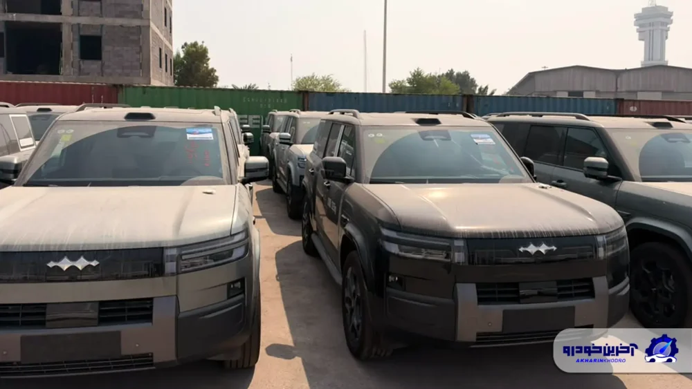دو دستگاه لئوپارد ۷ خاک‌گرفته در محوطه گمرک الوند خودرو